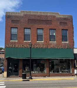 American Gothic Antiques storefront 4 Liv Henson 1 911x1024 1